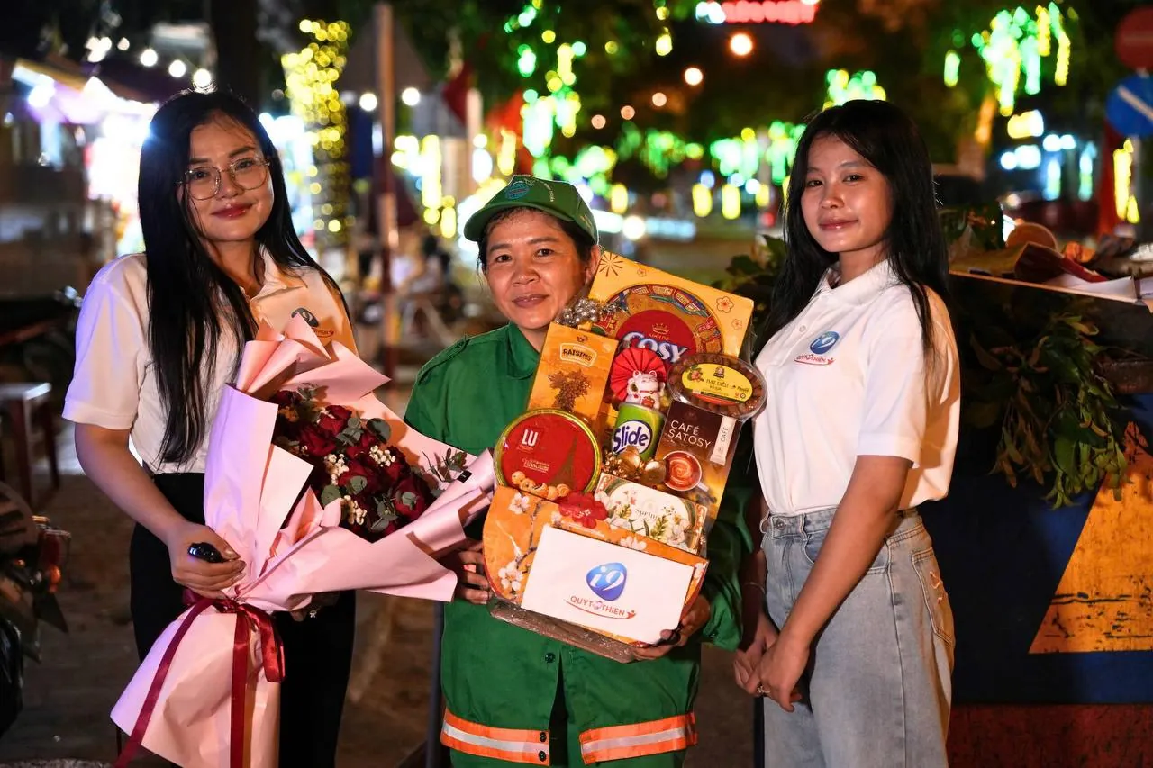 Biểu tượng tai nghe, đại diện cho dịch vụ chăm sóc khách hàng 24/7 của s 666.